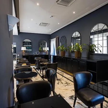 Boutique Metro 900 Naples
