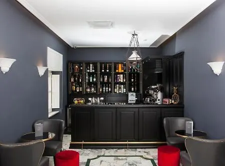 Boutique Metro 900 Naples