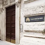 Hotel Boutique Metro 900