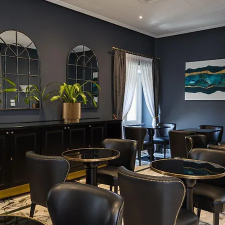 Boutique Metro 900 Naples