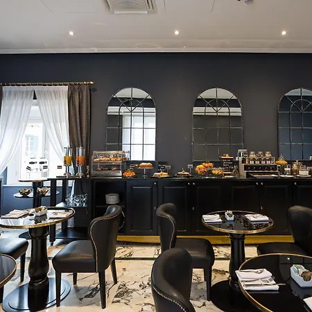 Boutique Metro 900 Naples